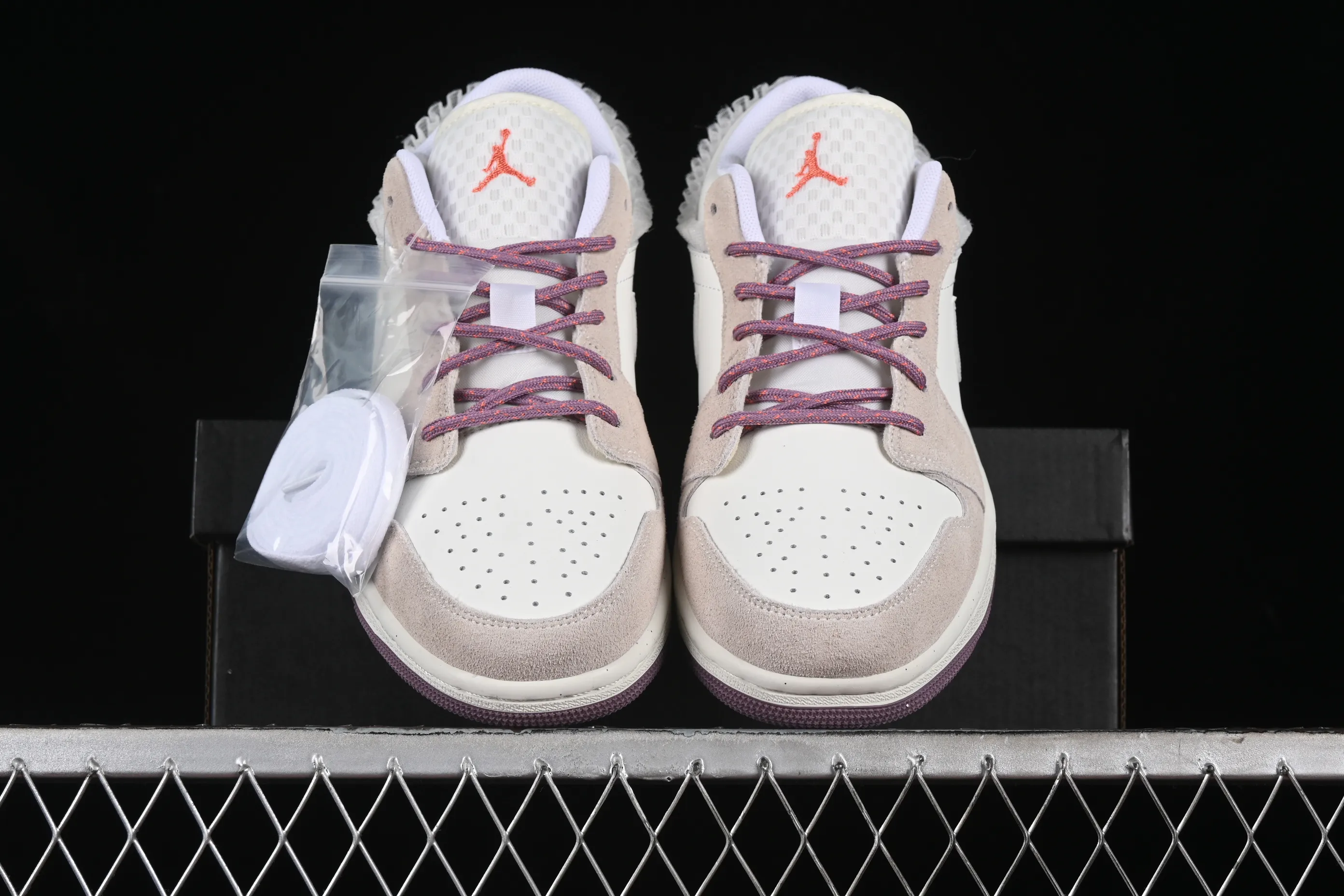 All Categories Air Jordan Jordan Series Basketball Shoes Air Jordan 1 Low Air Jordan 1 Low AJ1 Joe 1 Taro Sweetheart Low-top Retro Cultural Casual Shoes FQ8094-100